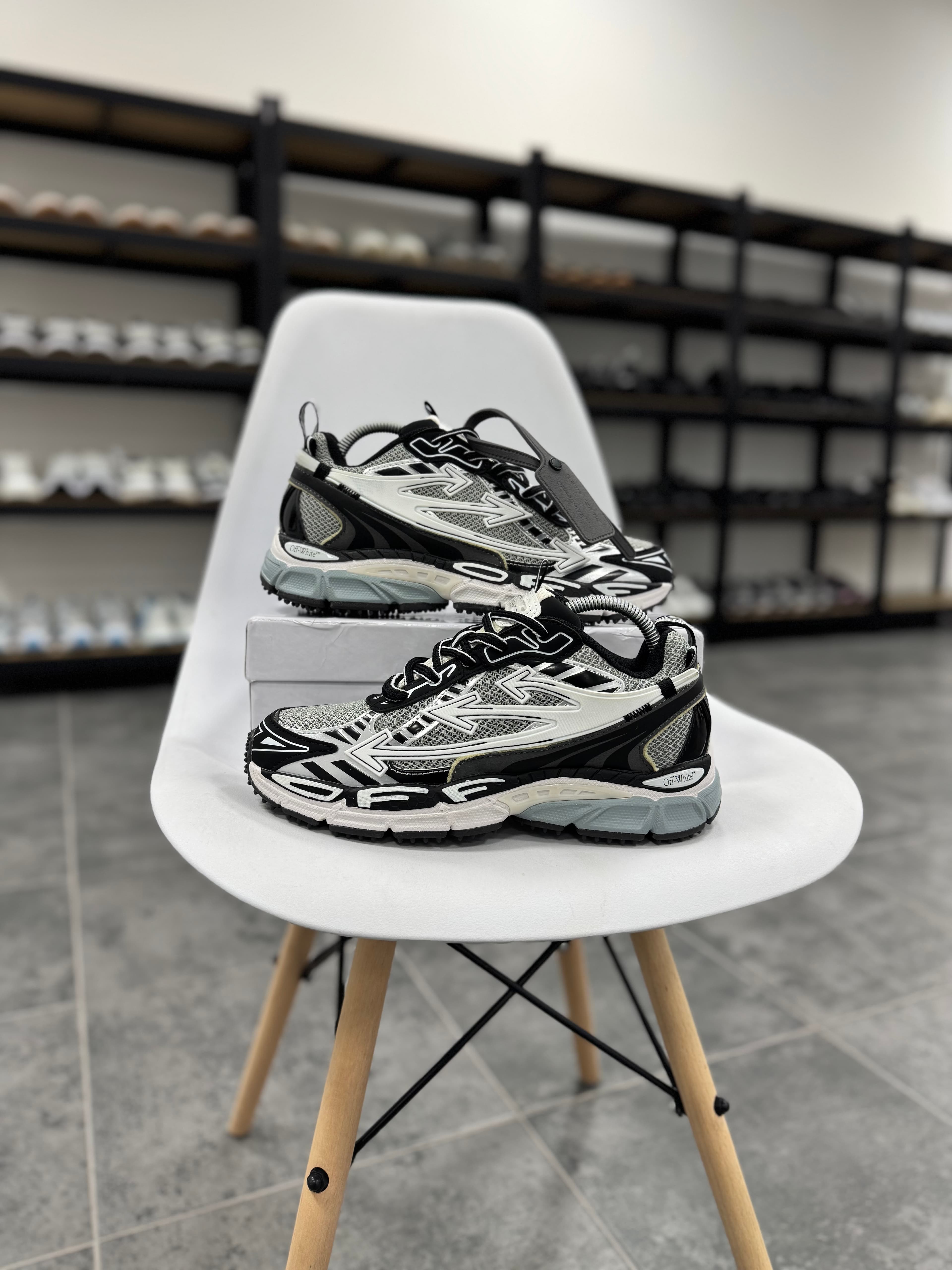 Off-White Be Right Back — 1