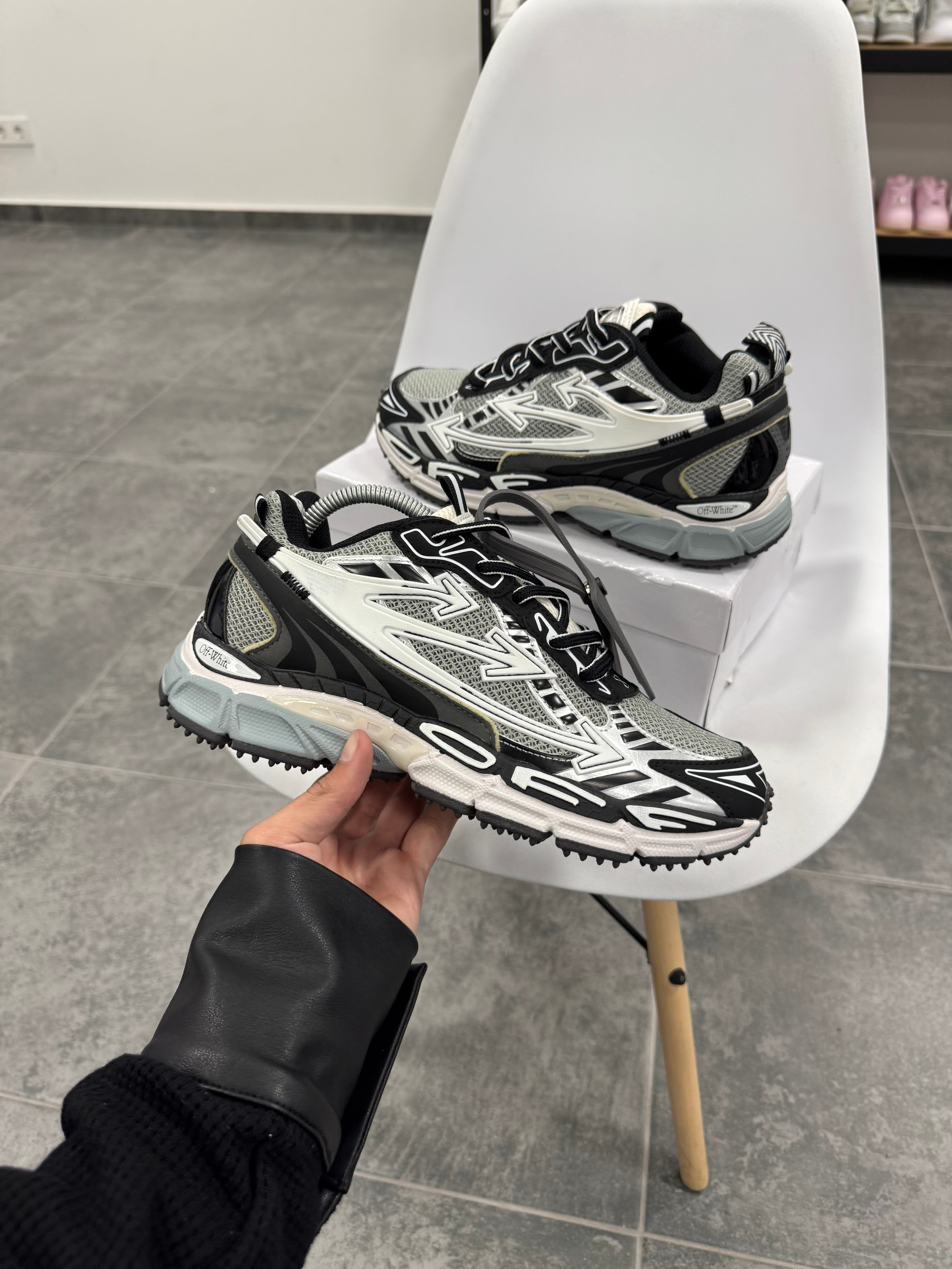 Off-White Be Right Back — 2