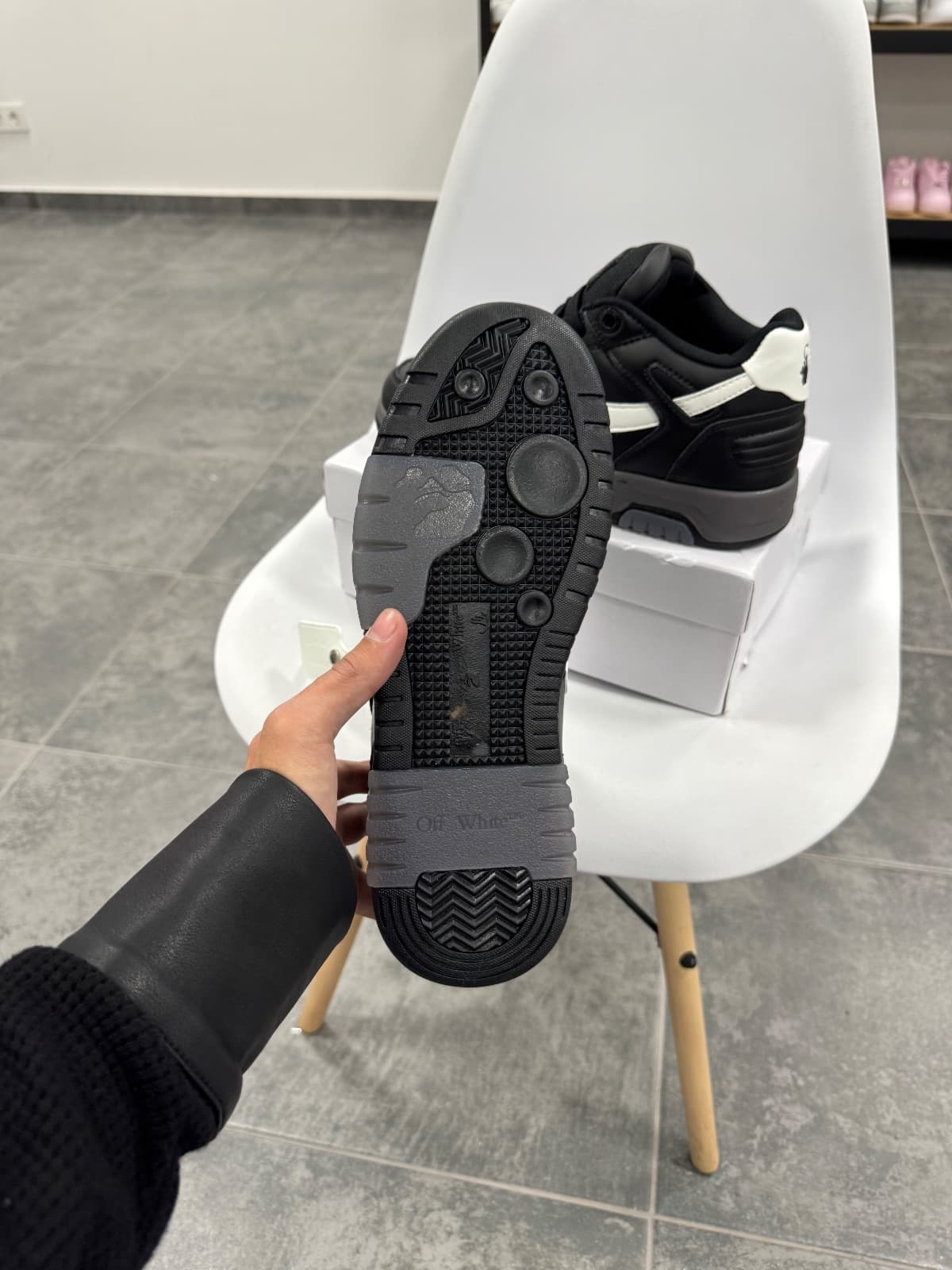 Off-White Out Of Office — 4